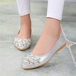 Silver foldable ballet flats Guansitu Rhinestone. Women’s size 9 1/2.